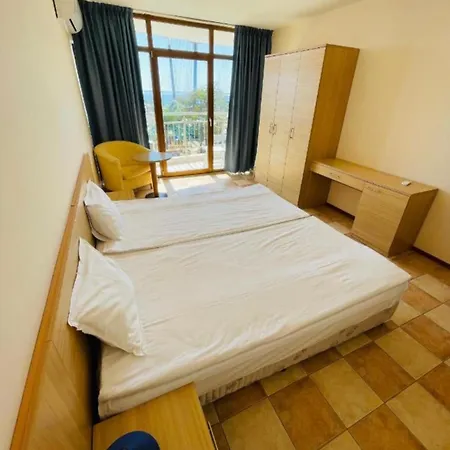 Spacious Beachfront - Kaya Appartement *