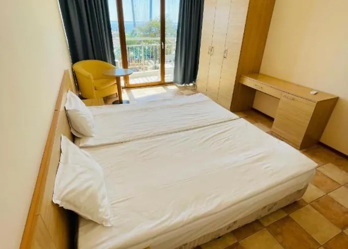 Spacious Beachfront - Kaya Διαμέρισμα *