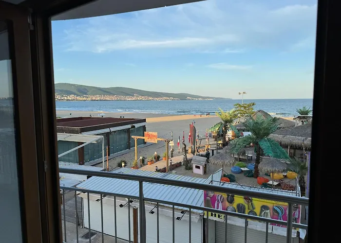 Spacious Beachfront - Kaya Διαμέρισμα