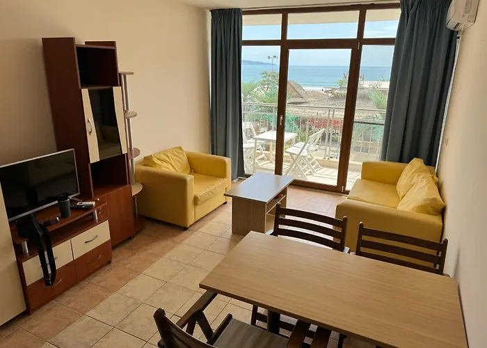 Spacious Beachfront - Kaya Διαμέρισμα *