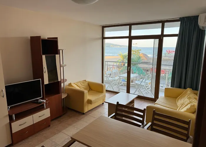 Spacious Beachfront - Kaya *