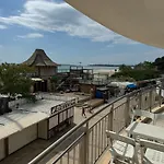 Apartment Spacious Beachfront - Kaya