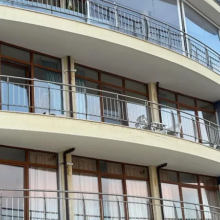 Spacious Beachfront - Kaya Apartment