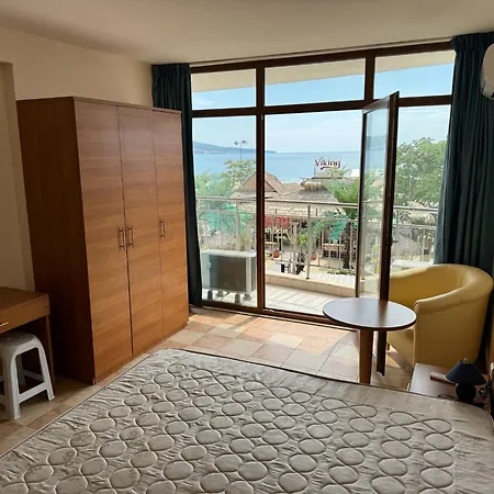 Апартаменти Spacious Beachfront - Kaya Сонячний Берег