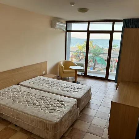 Spacious Beachfront - Kaya Сонячний Берег