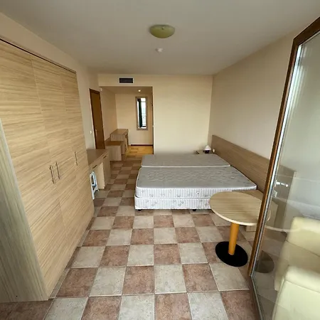 Апартаменти Spacious Beachfront - Kaya Сонячний Берег