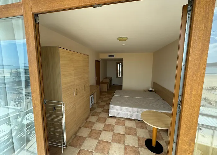 Spacious Beachfront - Kaya