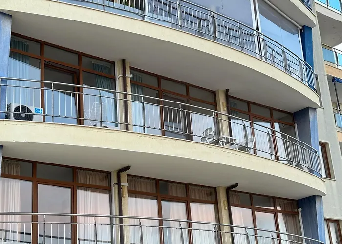 Spacious Beachfront - Kaya Apartment