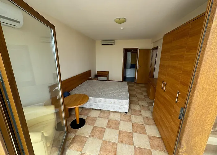 Apartment Spacious Beachfront - Kaya *