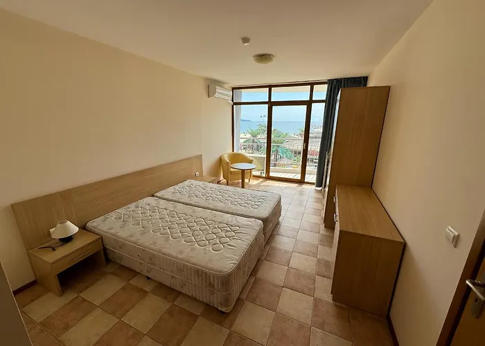 Spacious Beachfront - Kaya *