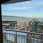 Spacious Beachfront - Kaya Apartman