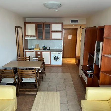 Spacious Beachfront - Kaya Apartman